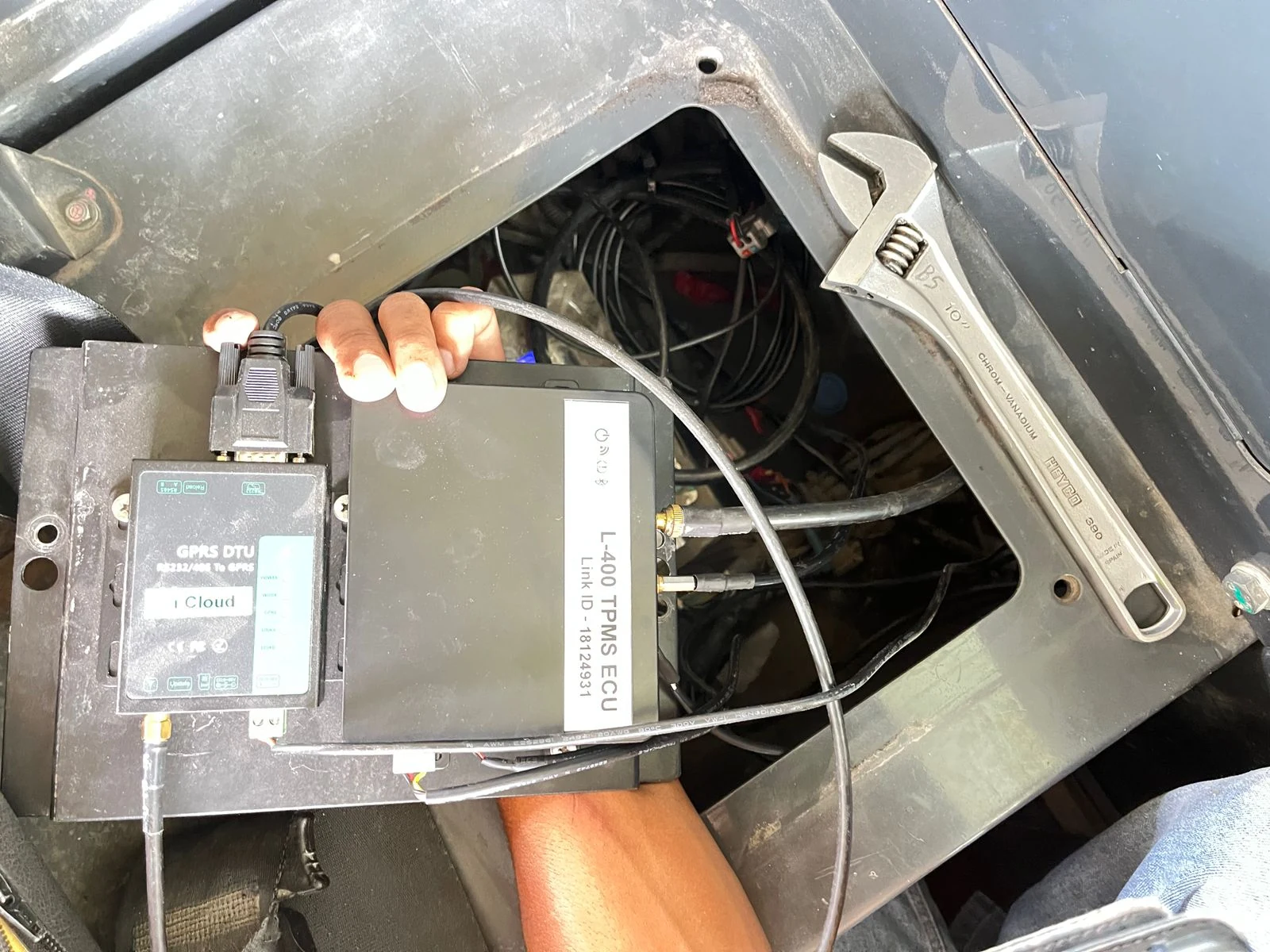 车载 TPMS 终端现场接线